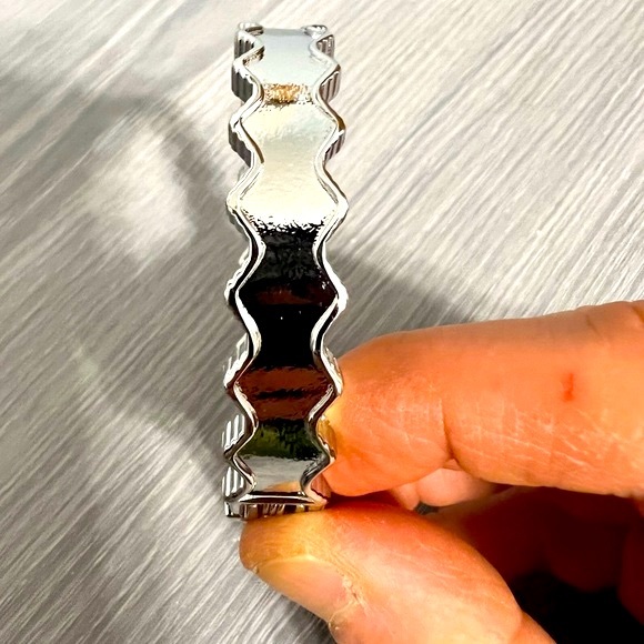 Pair of Vintage Metal Hinge Bangle Bracelets, Silver - Picture 3 of 6